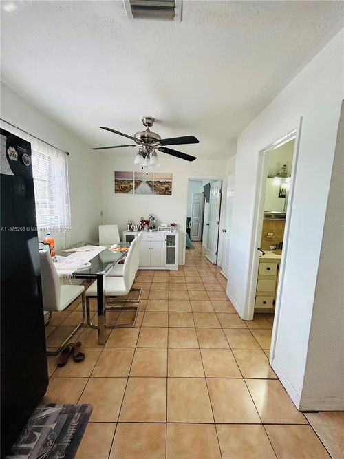 499 E 41st St, Hialeah, FL, 33013-2340 | Card Image