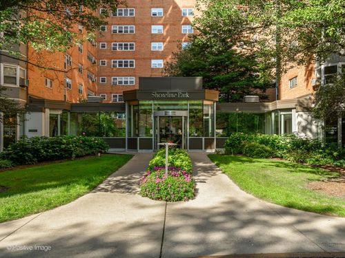 227-4970 N Marine Dr, Chicago, IL, 60640-3924 | Card Image