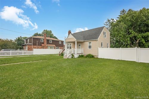 57 Cedar Ave, Farmingdale, NY, 11735-3802 | Card Image