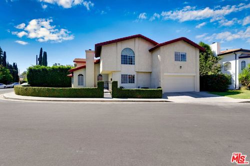 6347 Wynne Ave, Tarzana, CA, 91335-7065 | Card Image