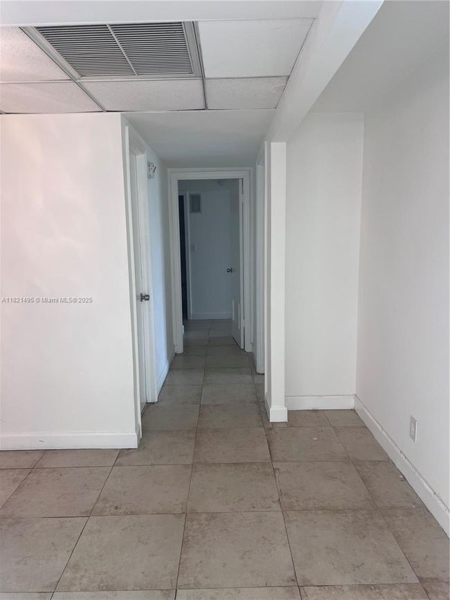 APT-207 - 19390 Collins Ave, Condo with 2 bedrooms, 2 bathrooms and null parking in Sunny Isles Beach FL | Image 30