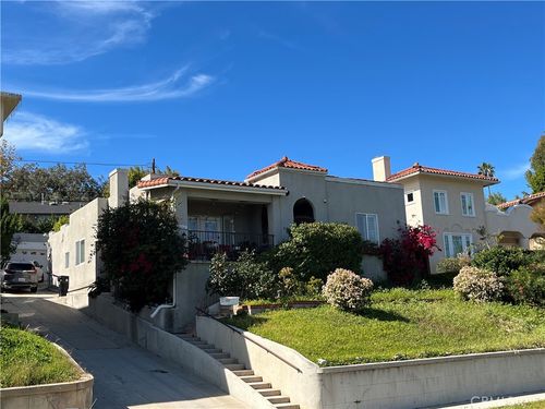 2051 N Catalina Street, Los Angeles, CA, 90027 | Card Image