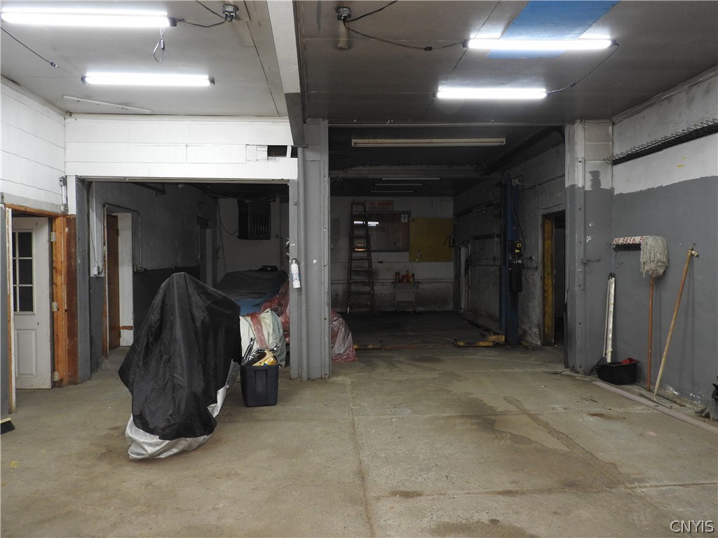 Commercial Sale in Salina 5