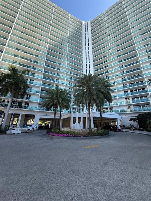 610-100 Bayview Dr, Sunny Isles Beach, FL, 33160-4753 | Card Image