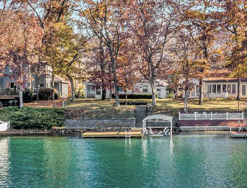 470 E Gull Lake Dr, Augusta, MI, 49012-9268 | Card Image