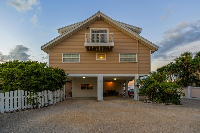 3 Story with new metal roof | Image 74