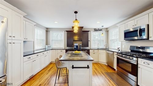 8 Bonnie Ln, Towaco, NJ, 07082-1304 | Card Image