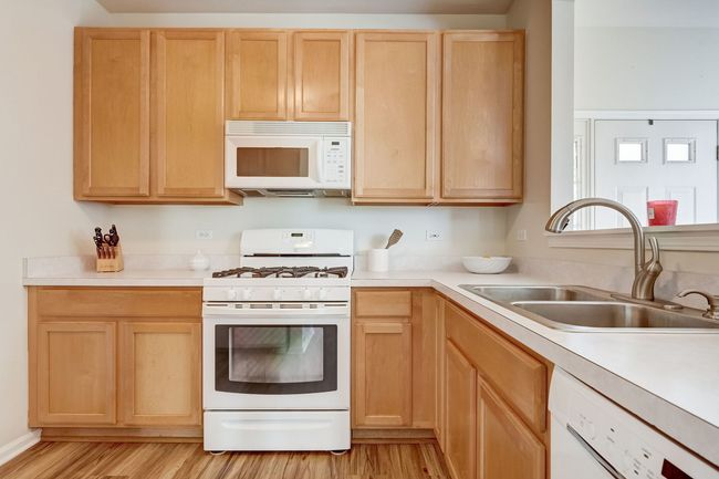 3070 - 3070 Falling Waters Ln, Condo with 2 bedrooms, 2 bathrooms and null parking in Lindenhurst IL | Image 11