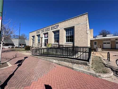101 S Broadway St, Siloam Springs, AR, 72761-3127 | Card Image