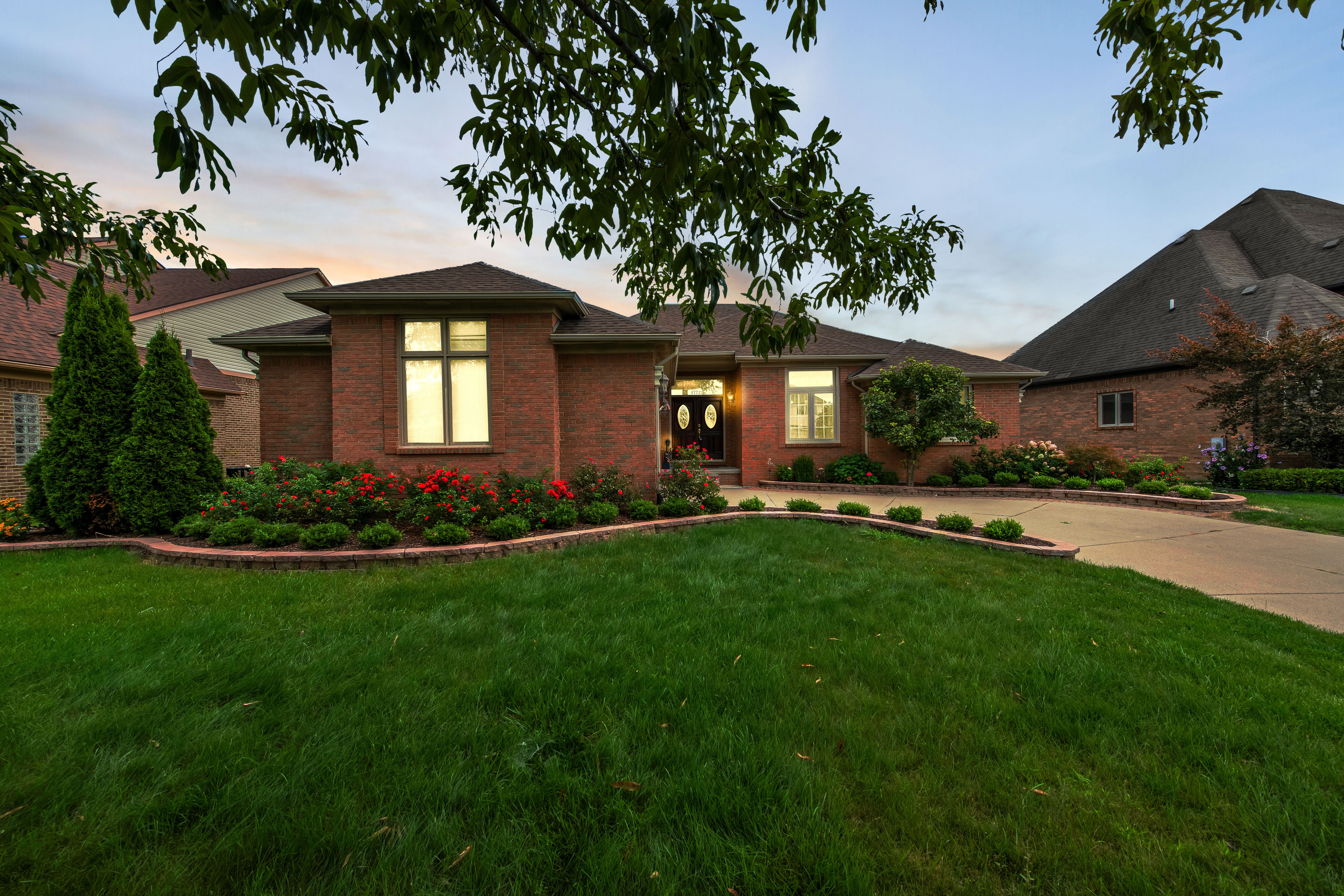 Beacon Square Dr, Macomb, MI 48044