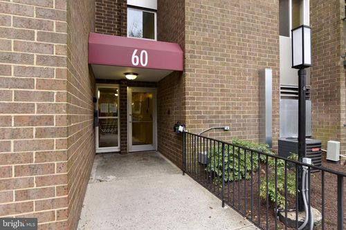 210-60 S Van Dorn St, ALEXANDRIA, VA, 22304-4200 | Card Image