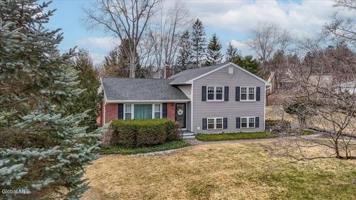 11 Gregory Ln, Albany, NY, 12211-1409 | Card Image