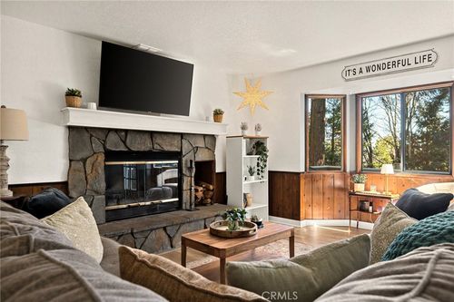 583 W Victoria Ct, Lake Arrowhead, CA, 92352 | Card Image