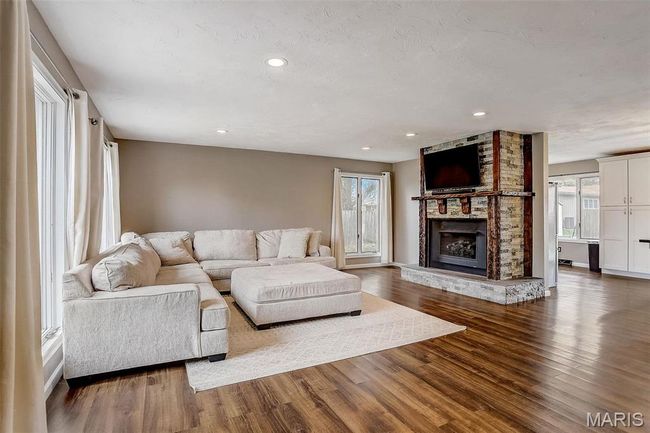 1051 Saint Clair St, House other with 3 bedrooms, 2 bathrooms and 2 parking in Carlyle IL | Image 5