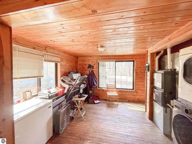 10090 Snowbowl Rd, House other with 2 bedrooms, 1 bathrooms and null parking in Houghton Lake MI | Image 12