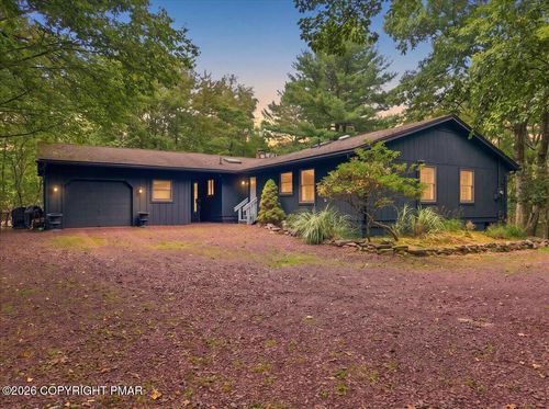 33 Estates Dr, Lake Harmony, PA, 18624-6007 | Card Image