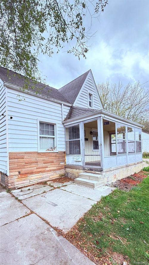 16274 Liberal St, Detroit, MI, 48205-2021 | Card Image