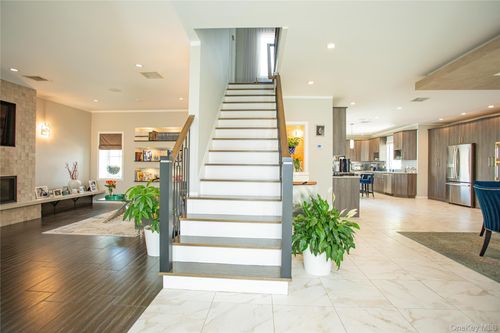 165 W Walnut St, Long Beach, NY, 11561-3315 | Card Image