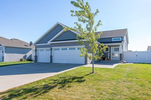 6059 Autumn Dr S, Fargo, ND, 58104-7656 | Card Image