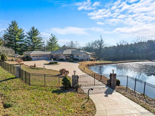 6414 Country Club Rd, Washington, MO, 63090-4320 | Card Image
