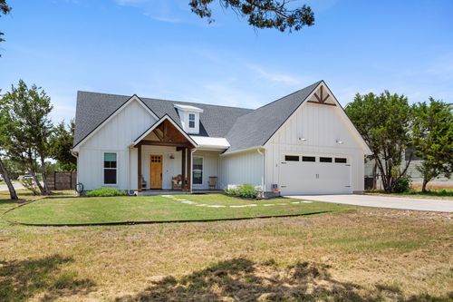 2 Senisa St, Wimberley, TX, 78676-1900 | Card Image
