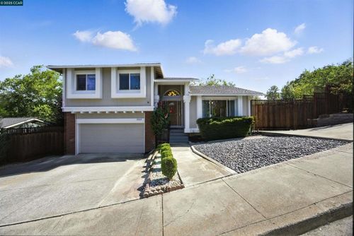 5205 Forrestgreen Ct, Concord, CA, 94521-3749 | Card Image