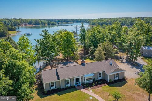 127 Tilden Ln, WEEMS, VA, 22576-2432 | Card Image