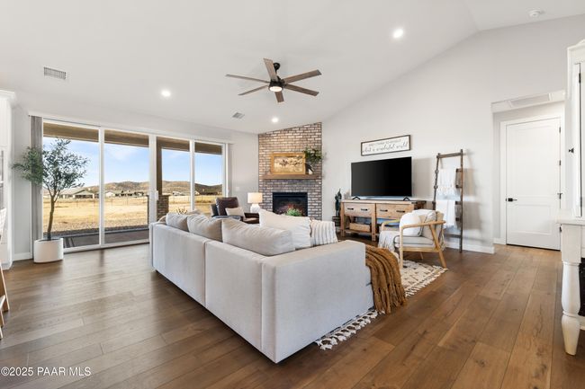 12-Living Room | Image 12