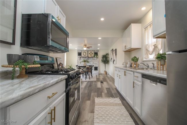 803 5 Th St, House other with 3 bedrooms, 2 bathrooms and null parking in Struthers OH | Image 6