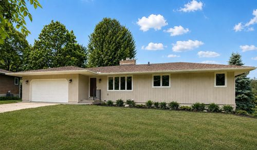 635 Iona Ln, Roseville, MN, 55113-2141 | Card Image
