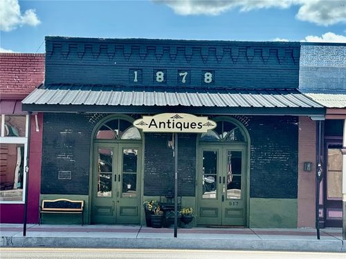 517 S Main St, Calvert, TX, 77837-5644 | Card Image