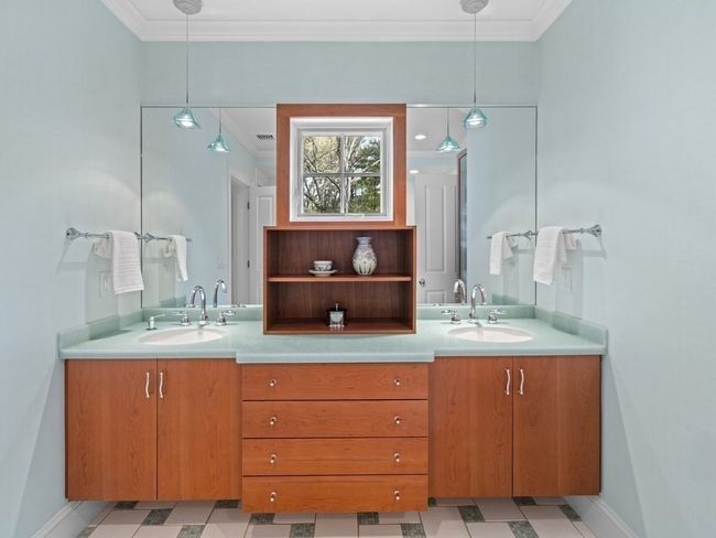 29 Philip St, House other with 6 bedrooms, 7 bathrooms and 6 parking in Medfield MA | Image 26