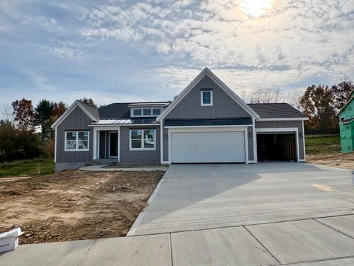 8332 Kettle Oak Dr Se, Alto, MI, 49302-8210 | Card Image