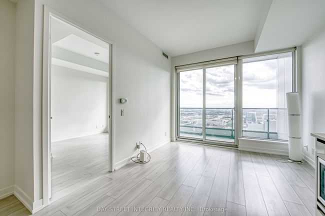 3205 - 5 Buttermill Ave, Condo with 2 bedrooms, 2 bathrooms and null parking in Vaughan ON | Image 4
