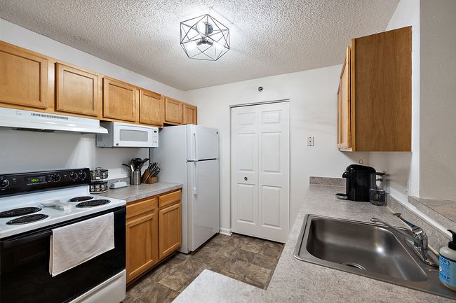 12303 Pinehurst Ln, Condo with 2 bedrooms, 2 bathrooms and null parking in Grand Blanc MI | Image 23