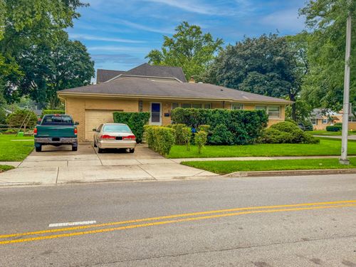 2105 E Kensington Rd, Arlington Heights, IL, 60004-6526 | Card Image
