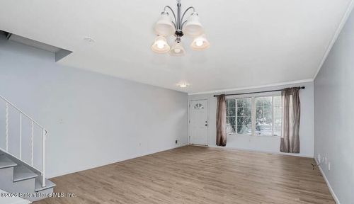 b-5 Ludwig Ln, Staten Island, NY, 10303-2110 | Card Image