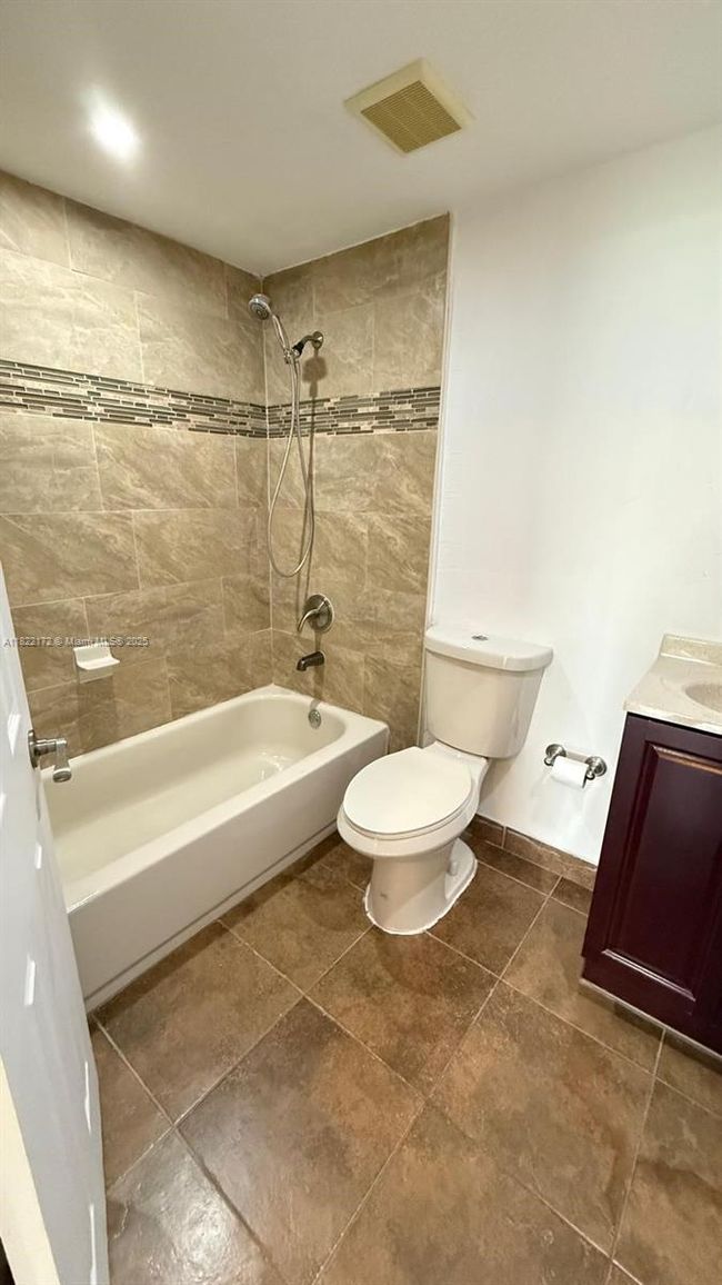 APT-412 - 3860 Ne 170 Th St, Condo with 2 bedrooms, 2 bathrooms and null parking in North Miami Beach FL | Image 19