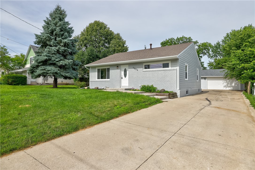 61st St, Des Moines, IA 50322