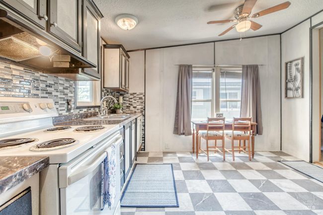 TRLR-8 - 951 W Avalon St, Home with 3 bedrooms, 2 bathrooms and null parking in Kuna ID | Image 8