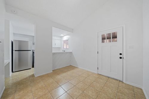 d-301-2410 Longview St, Austin, TX, 78705-4244 | Card Image