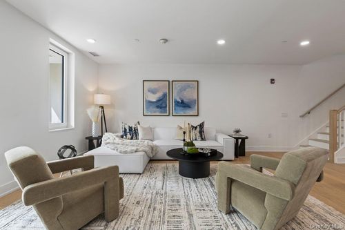 th14-33 Calvert St, Harrison, NY, 10528-3266 | Card Image