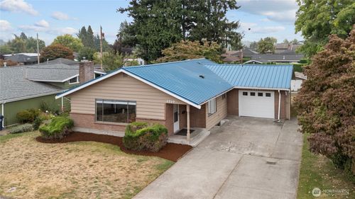 1717 E St, Lynden, WA, 98264-2040 | Card Image