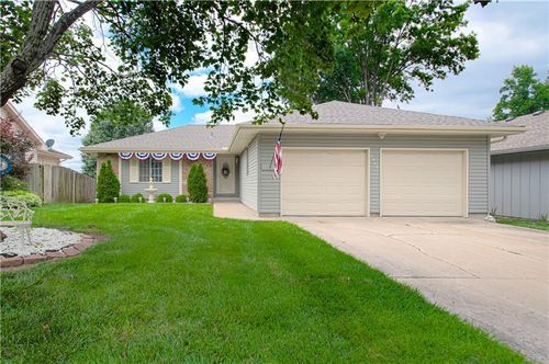 2807 Nw 5th St, Blue Springs, MO, 64014-1113 | Card Image