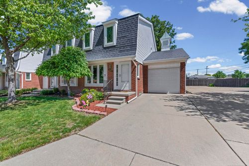 500 Pineview Ct, Saint Clair Shores, MI, 48081-3000 | Card Image