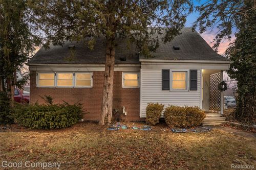 20315 Lancaster St, Harper Woods, MI, 48225-1631 | Card Image