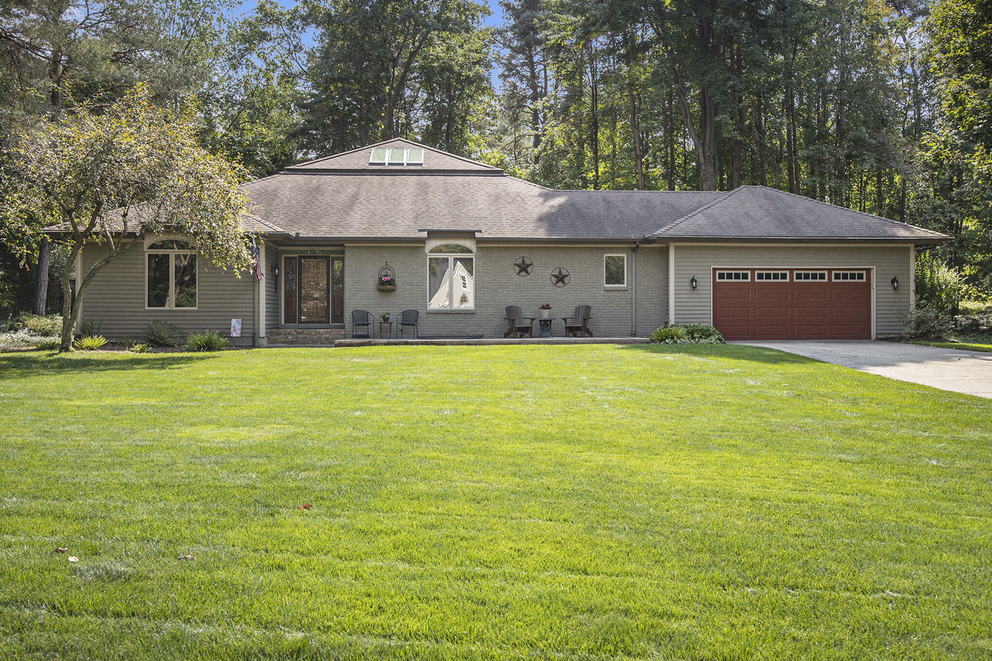 Kenrob Dr, Grand Rapids, MI 49546