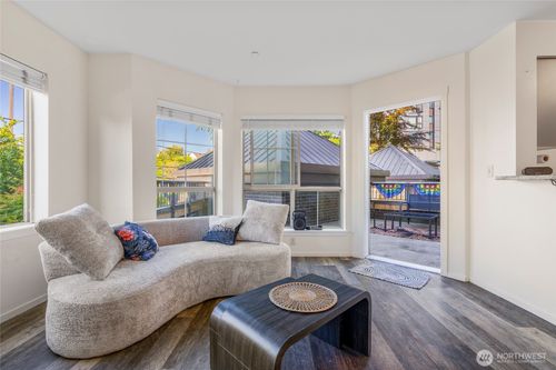 202-1125 E Olive St, Seattle, WA, 98122-8408 | Card Image