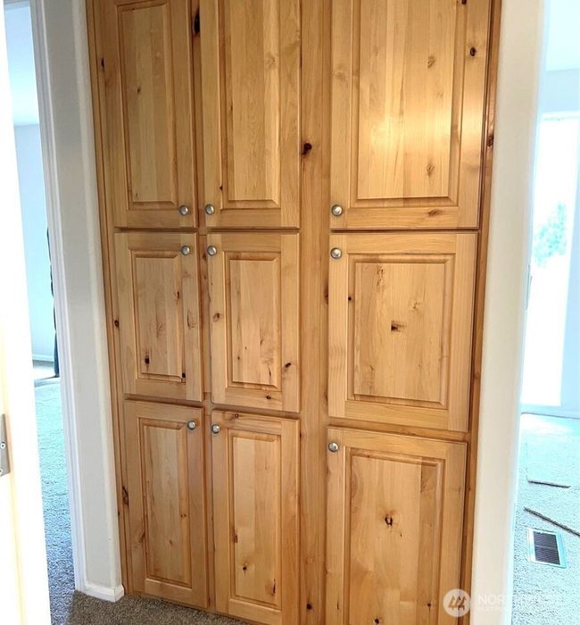 Hall storage | Image 21