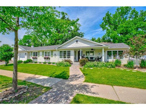 607 Vine St, Hudson, WI, 54016-1722 | Card Image